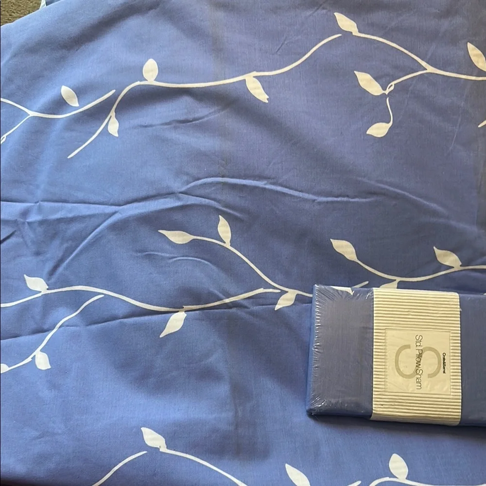 NWOT Crate and Barrel Blue Floral Bedding Set Full/Queen duvet cover w 1 Sham